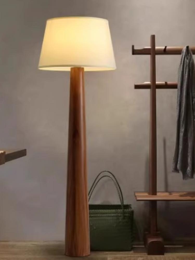 Floor Lamp Tripod - Luminária de chão cônica de carvalho