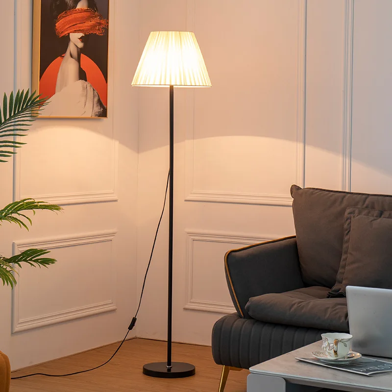 Floor Lamp Tripod - Lâmpada retro plissada do suporte do